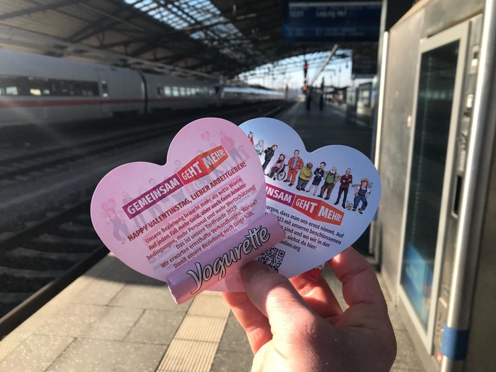 Valentinstags-Aktion im Erfurter Hauptbahnhof